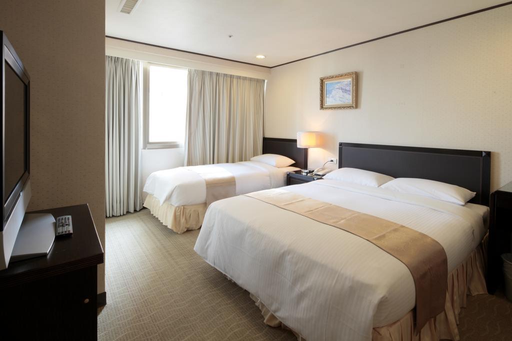 Lincoln Hotel Tainan Extérieur photo