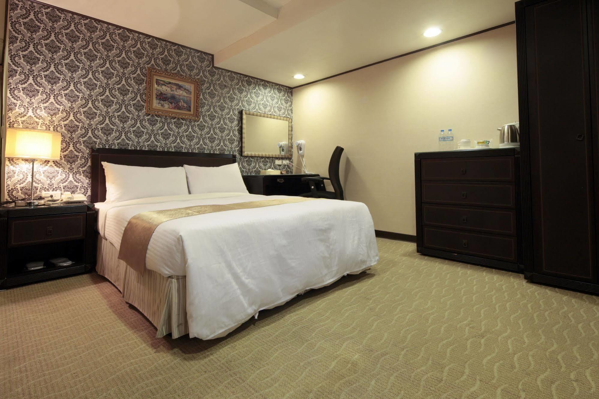 Lincoln Hotel Tainan Extérieur photo