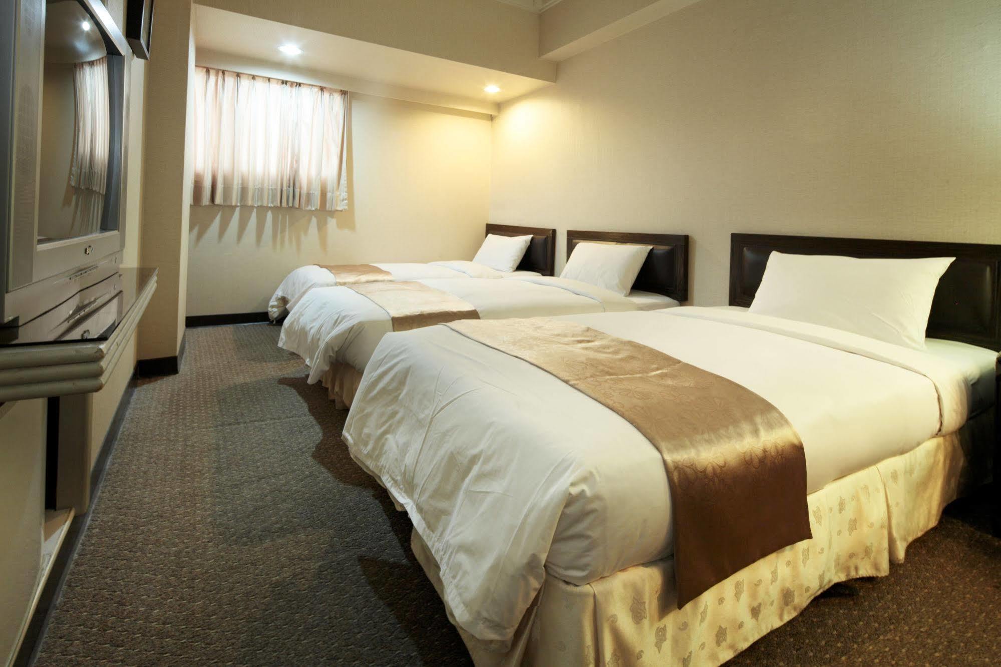 Lincoln Hotel Tainan Extérieur photo