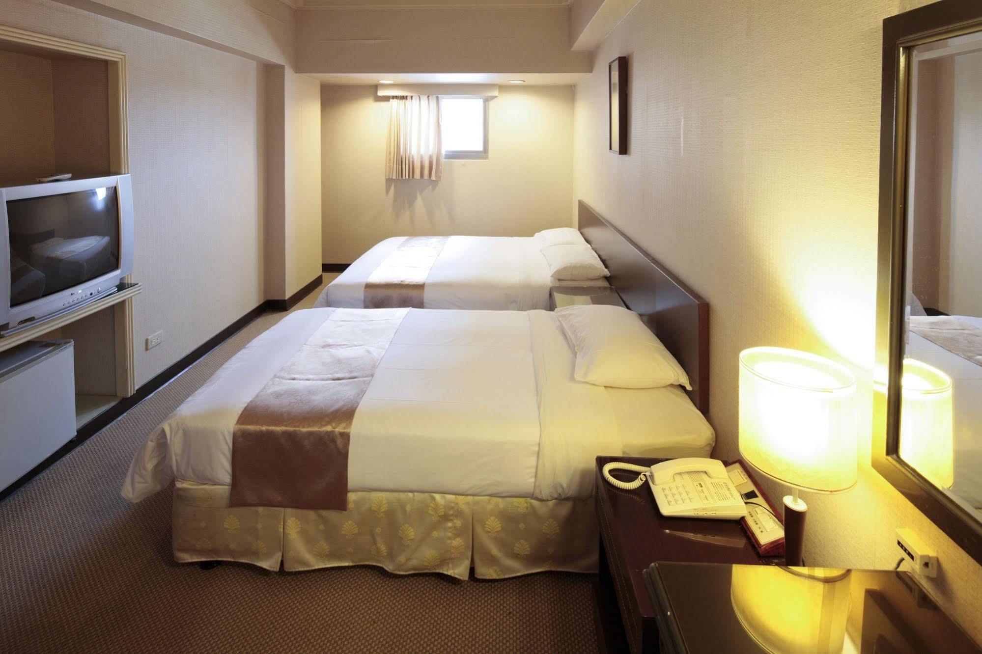 Lincoln Hotel Tainan Extérieur photo